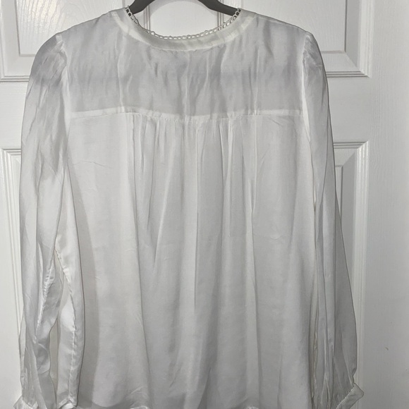Beautiful Feminine Loft blouse. New without tags. - Picture 2 of 6